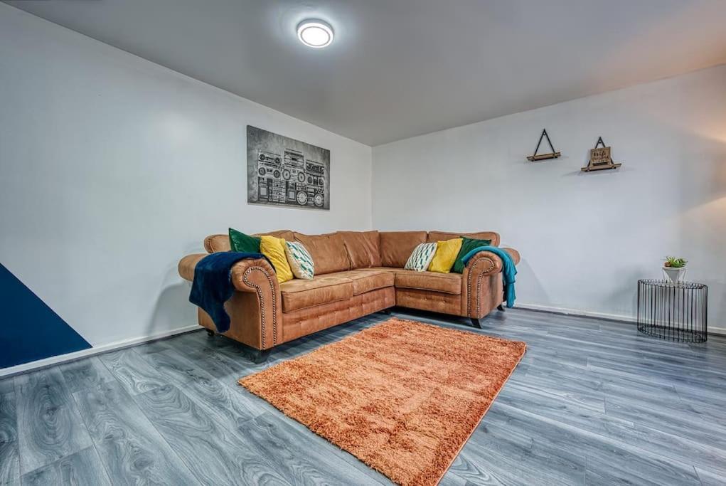Centre Contractors Long Relocations Free Parking Apartment