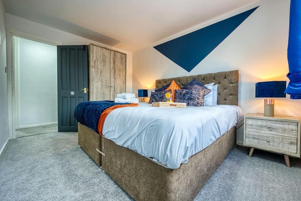 Centre Contractors Long Relocations Free Parking Apartment Birmingham