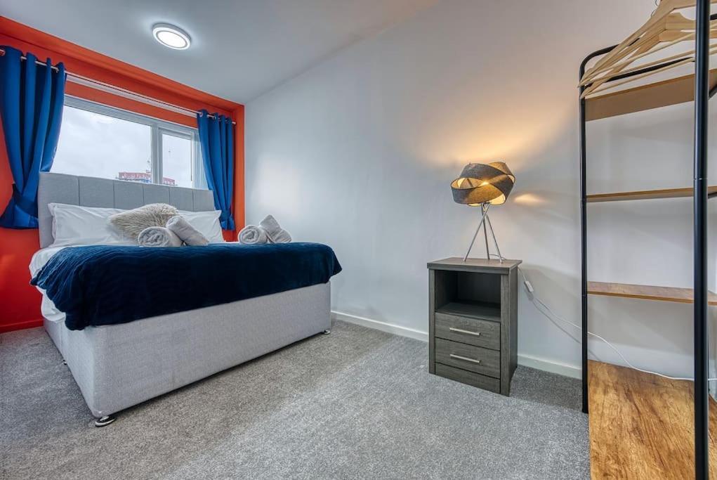 Centre Contractors Long Relocations Free Parking Apartment