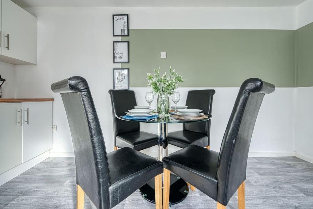 Centre Contractors Long Relocations Free Parking Apartment *