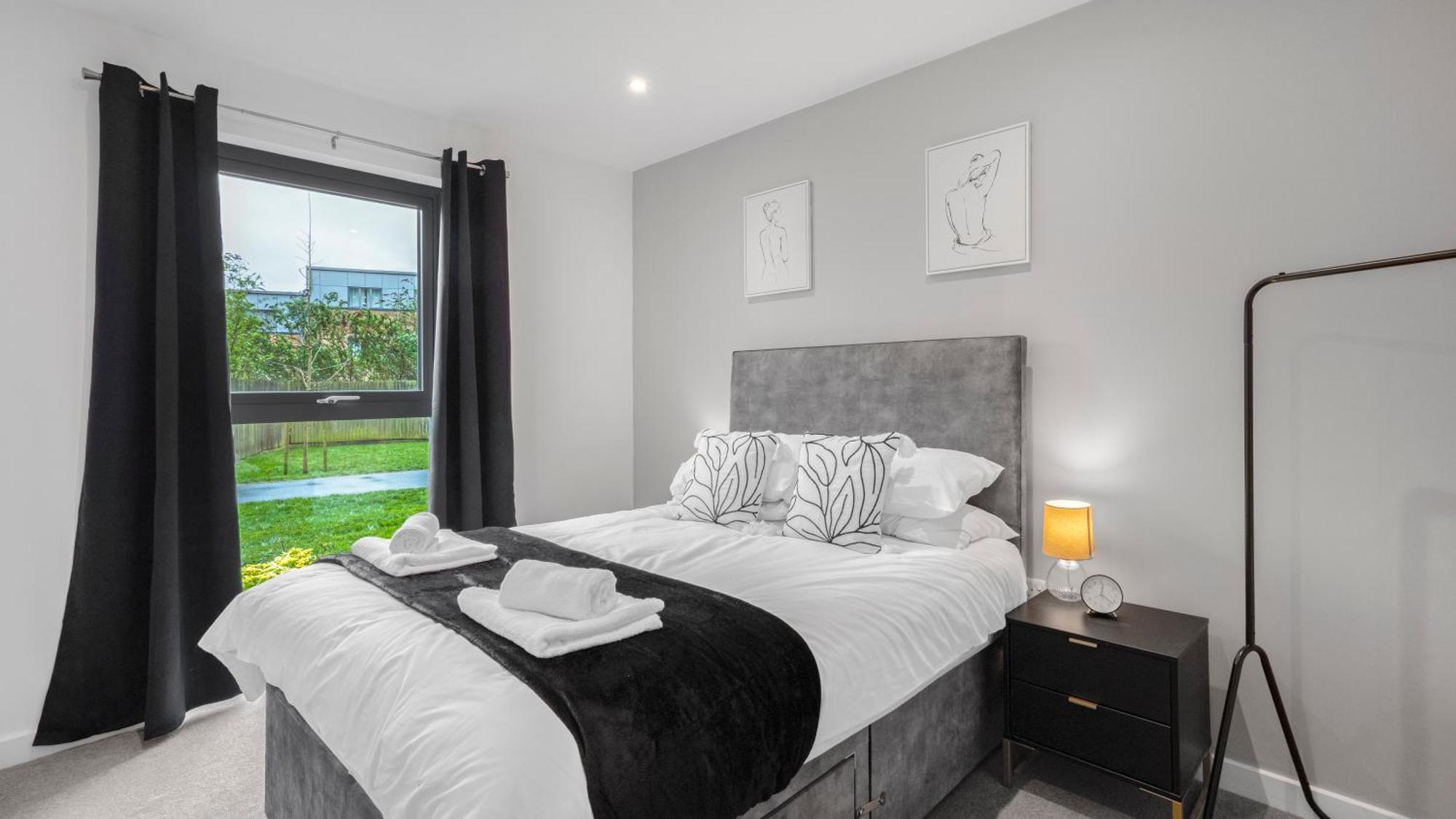 Axium Escape- 2 Bed Apartment, Centre Apartment