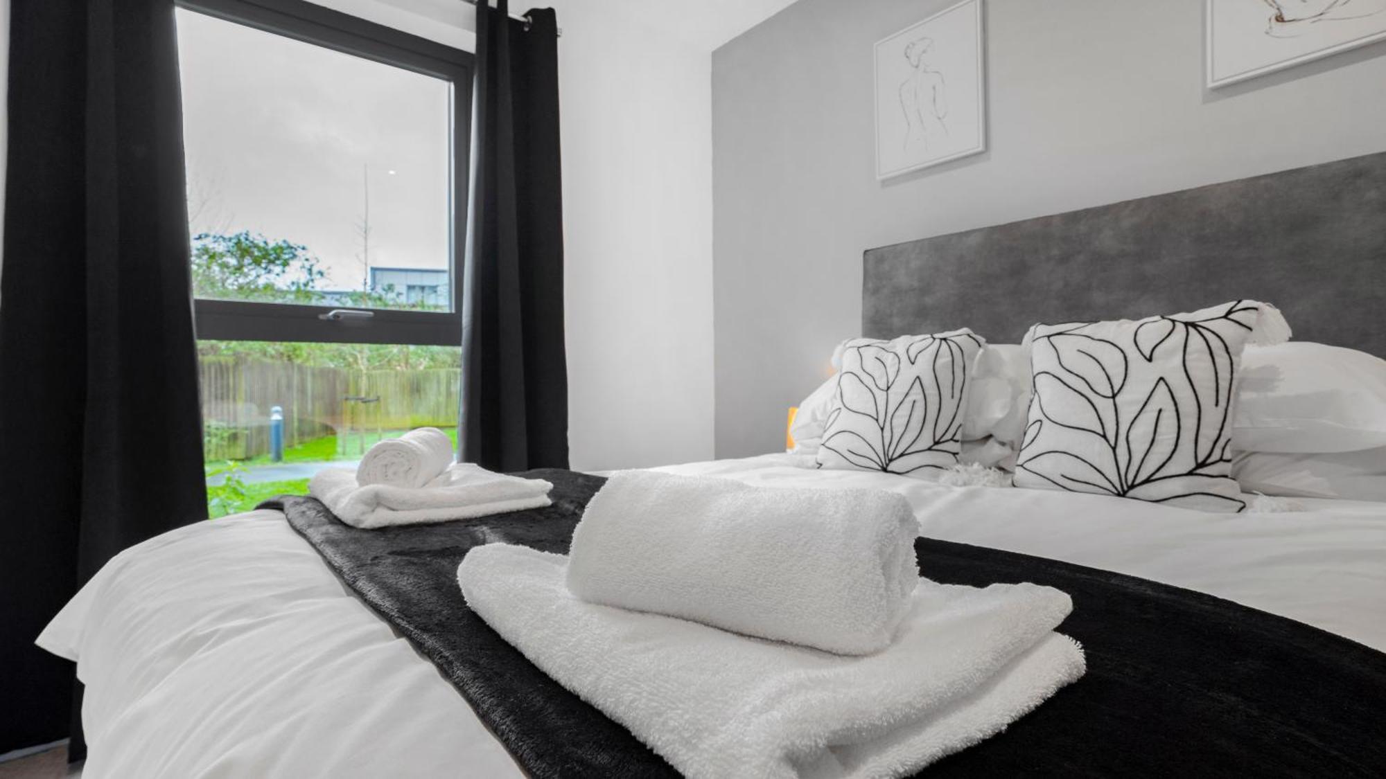 Axium Escape- 2 Bed Apartment, Centre Apartment