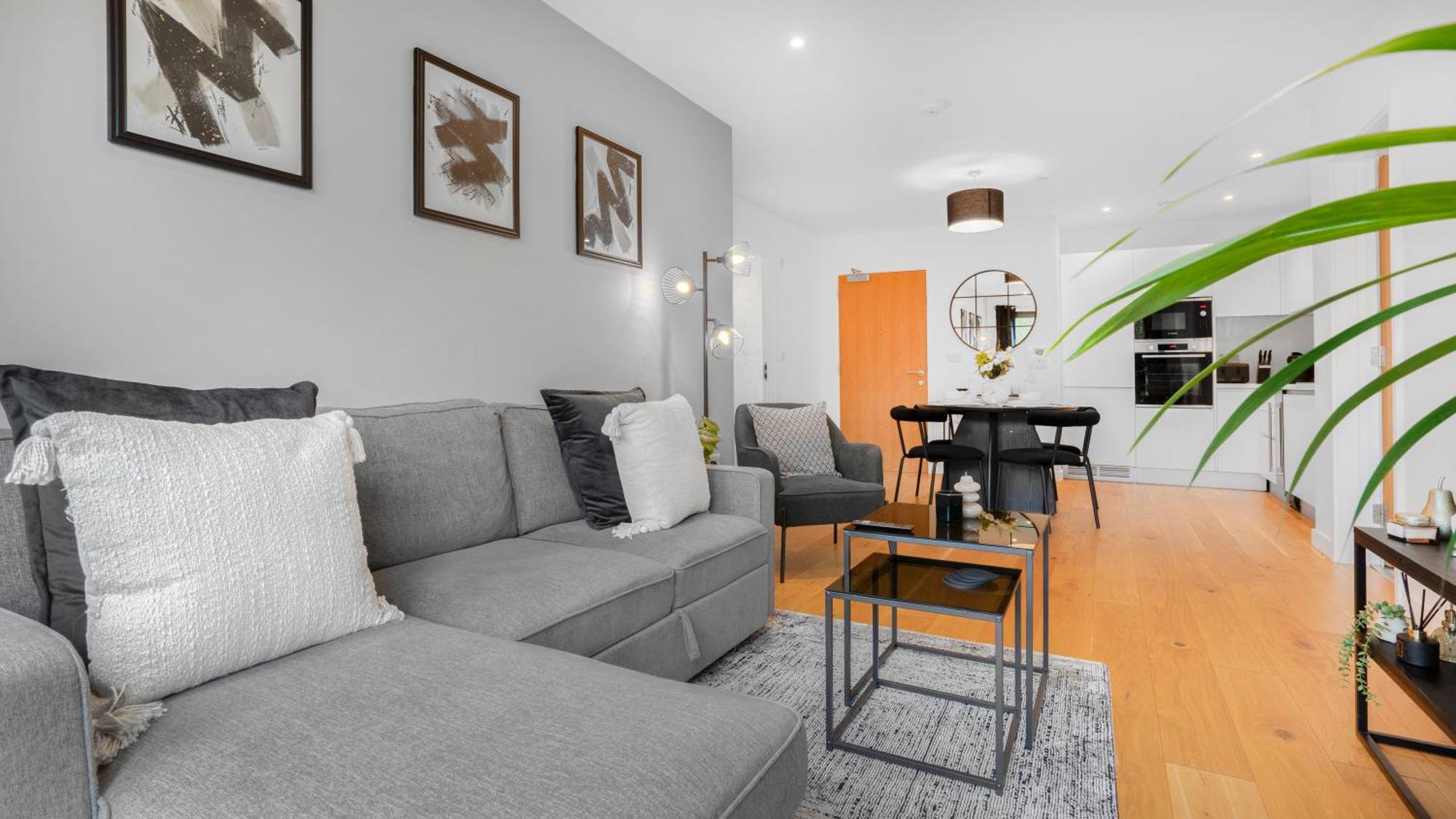 Axium Escape- 2 Bed Apartment, Centre Apartment *