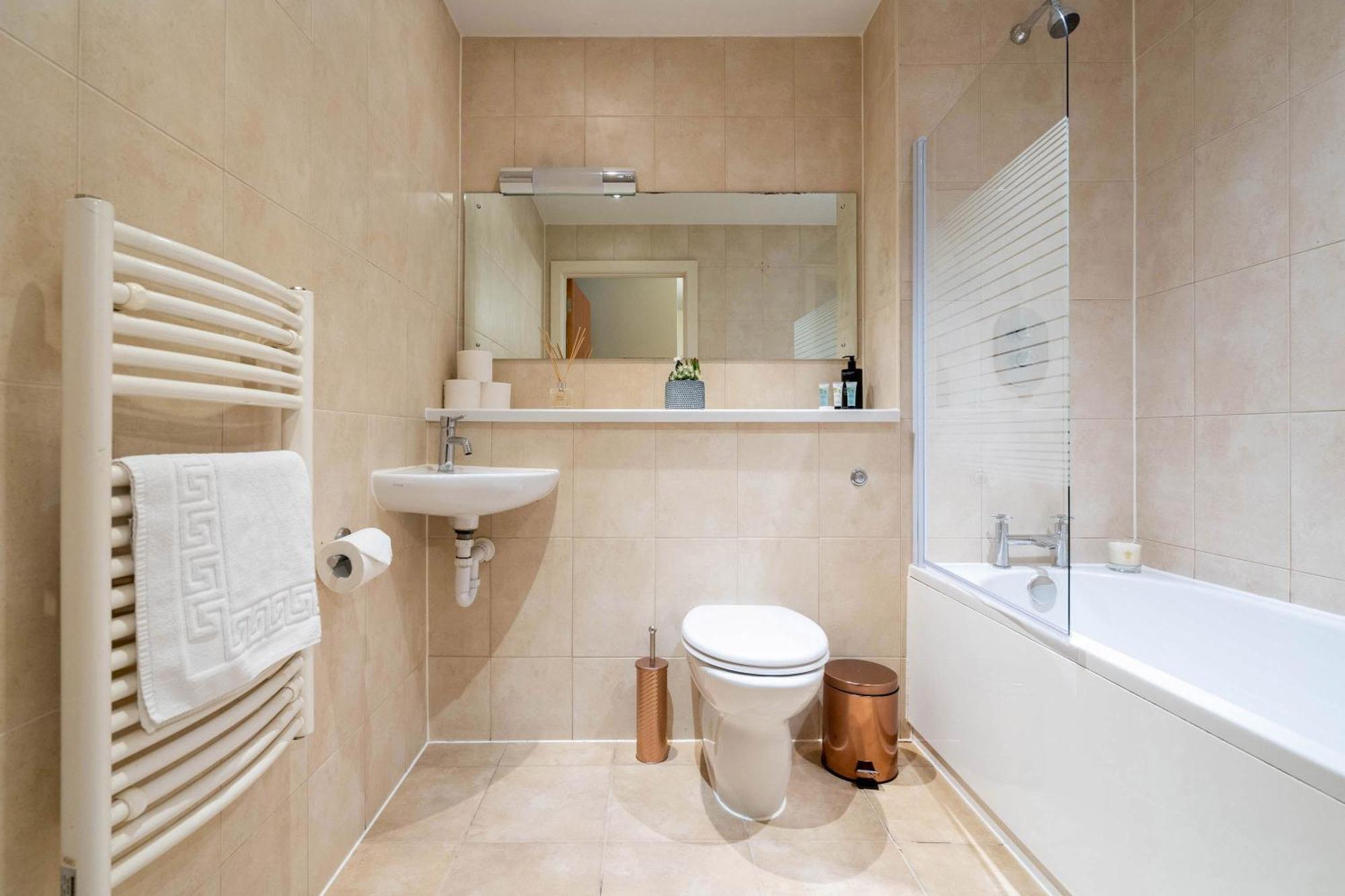 Centre - China Town - Balcony - Secure Parking - Arcadian - 16arc Apartment