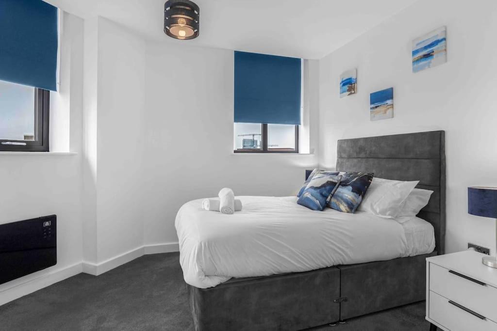 Apartment Luxury 2 Bedroom B5 Near China Town & O2