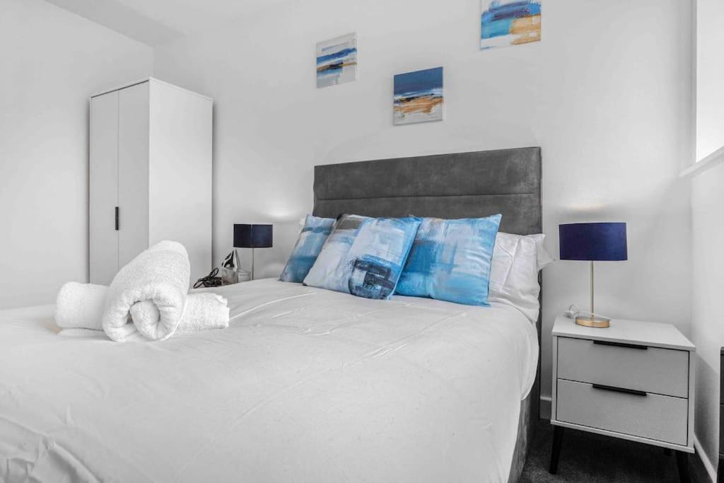 Luxury 2 Bedroom B5 Near China Town & O2