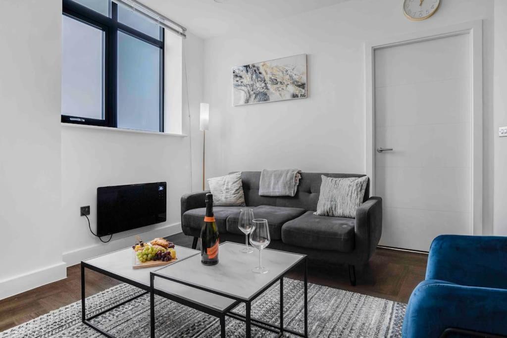 Luxury 2 Bedroom B5 Near China Town & O2