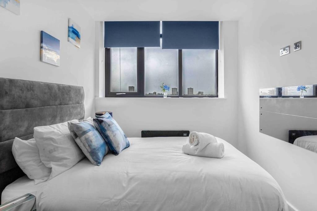 Apartment Luxury 2 Bedroom B5 Near China Town & O2 *