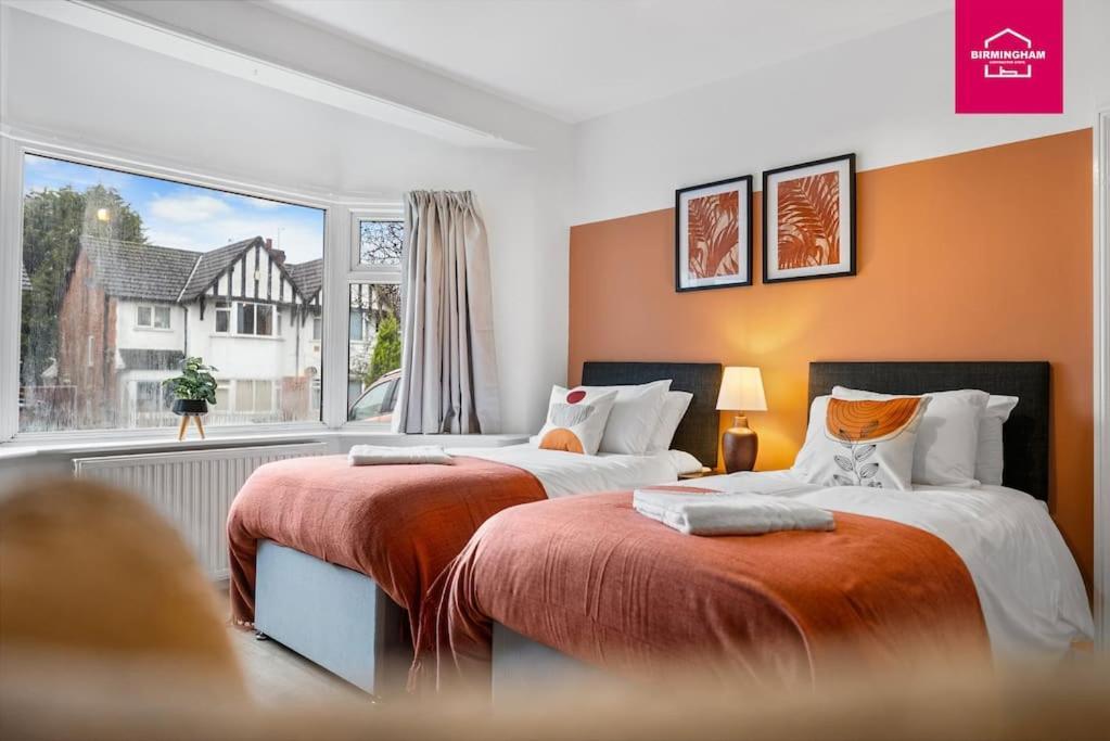 Insurance - Relocations - Contractors - Accessible Ground Floor Bed And Bathroom-4 Bedroom Hall Green House With 7 Separate Beds And Drive Holiday home *