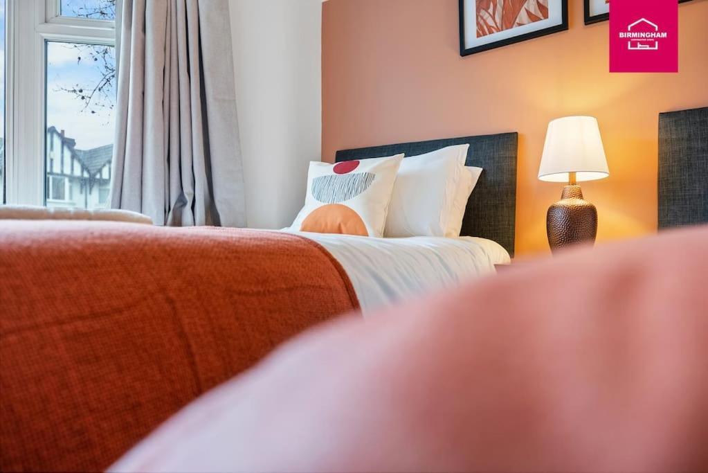 Insurance - Relocations - Contractors - Accessible Ground Floor Bed And Bathroom-4 Bedroom Hall Green House With 7 Separate Beds And Drive * Birmingham