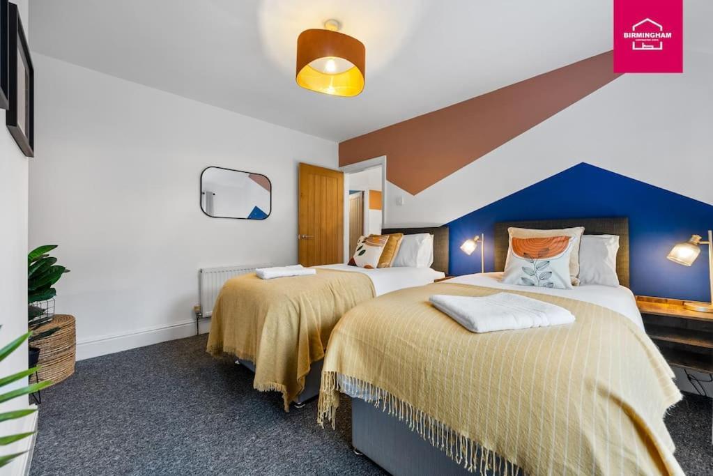 Insurance - Relocations - Contractors - Accessible Ground Floor Bed And Bathroom-4 Bedroom Hall Green House With 7 Separate Beds And Drive Birmingham