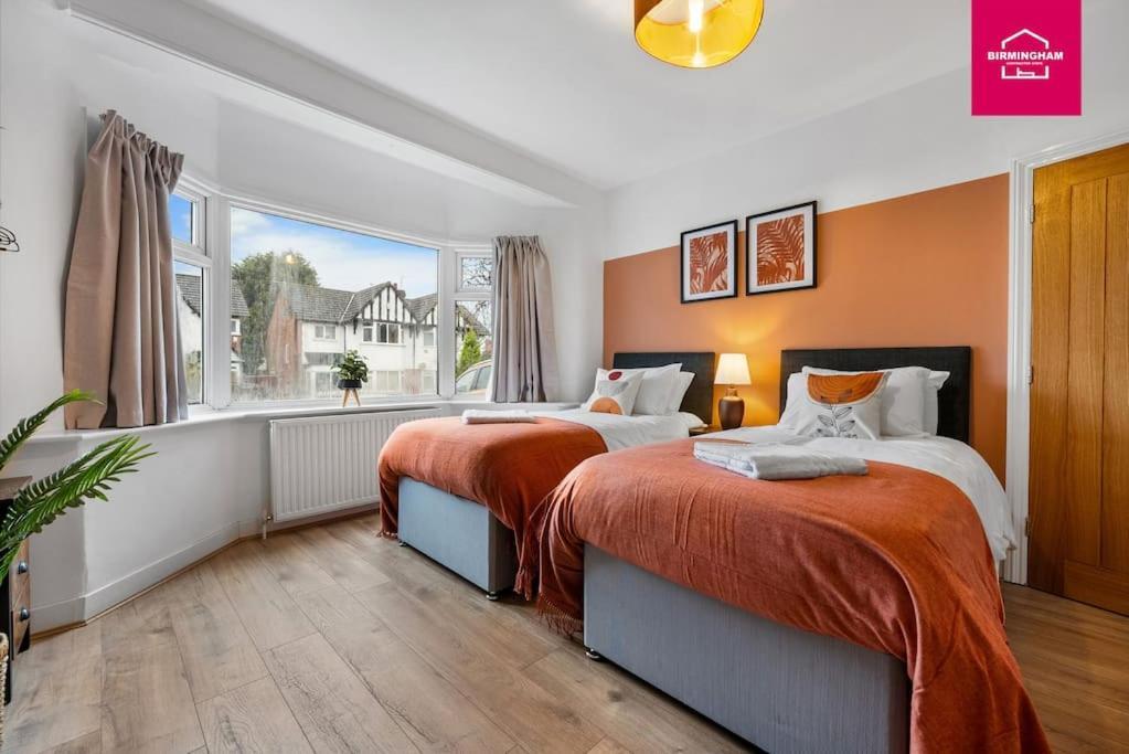 Insurance - Relocations - Contractors - Accessible Ground Floor Bed And Bathroom-4 Bedroom Hall Green House With 7 Separate Beds And Drive * Birmingham