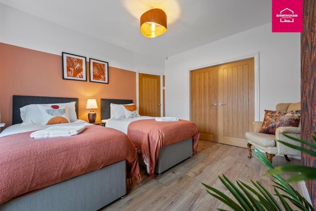 Insurance - Relocations - Contractors - Accessible Ground Floor Bed And Bathroom-4 Bedroom Hall Green House With 7 Separate Beds And Drive