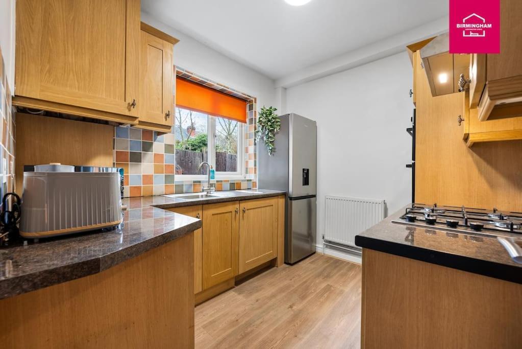 Insurance - Relocations - Contractors - Accessible Ground Floor Bed And Bathroom-4 Bedroom Hall Green House With 7 Separate Beds And Drive Holiday home *