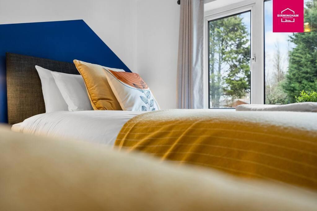 Insurance - Relocations - Contractors - Accessible Ground Floor Bed And Bathroom-4 Bedroom Hall Green House With 7 Separate Beds And Drive Birmingham