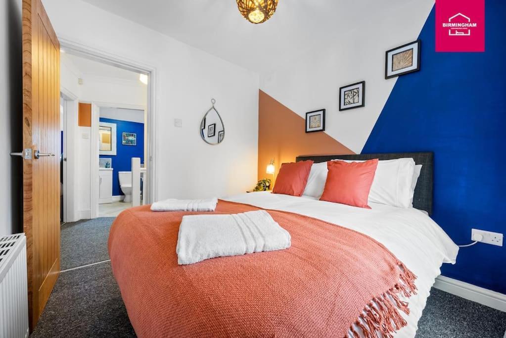 Insurance - Relocations - Contractors - Accessible Ground Floor Bed And Bathroom-4 Bedroom Hall Green House With 7 Separate Beds And Drive *