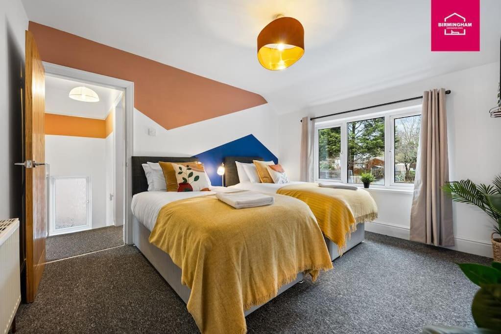 Insurance - Relocations - Contractors - Accessible Ground Floor Bed And Bathroom-4 Bedroom Hall Green House With 7 Separate Beds And Drive Birmingham