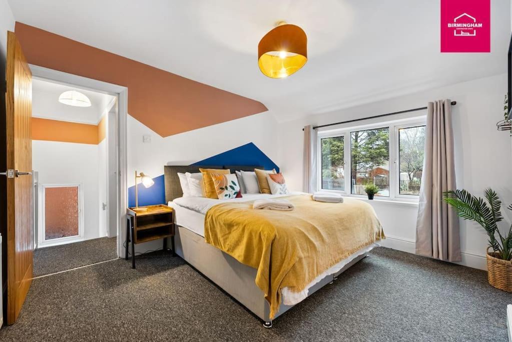 Insurance - Relocations - Contractors - Accessible Ground Floor Bed And Bathroom-4 Bedroom Hall Green House With 7 Separate Beds And Drive