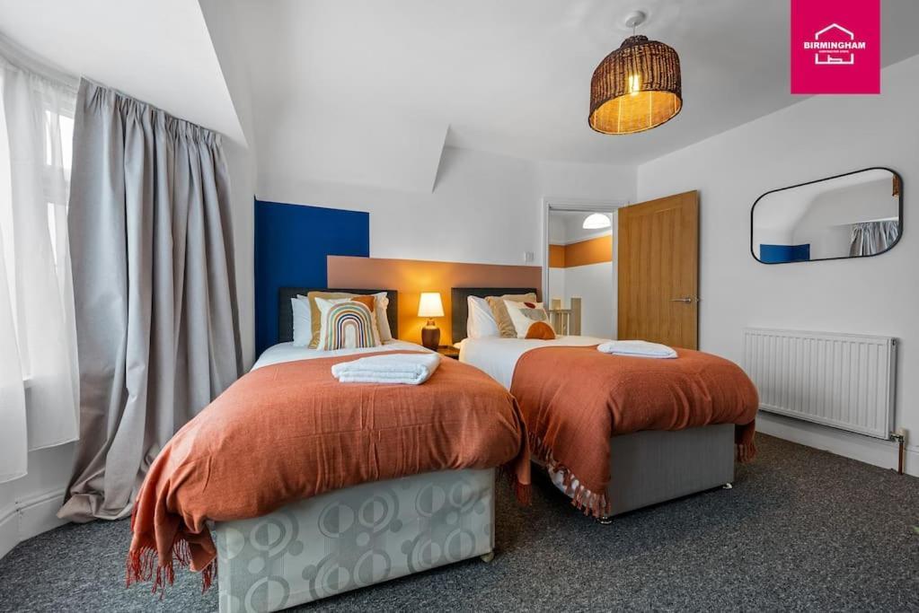 Insurance - Relocations - Contractors - Accessible Ground Floor Bed And Bathroom-4 Bedroom Hall Green House With 7 Separate Beds And Drive