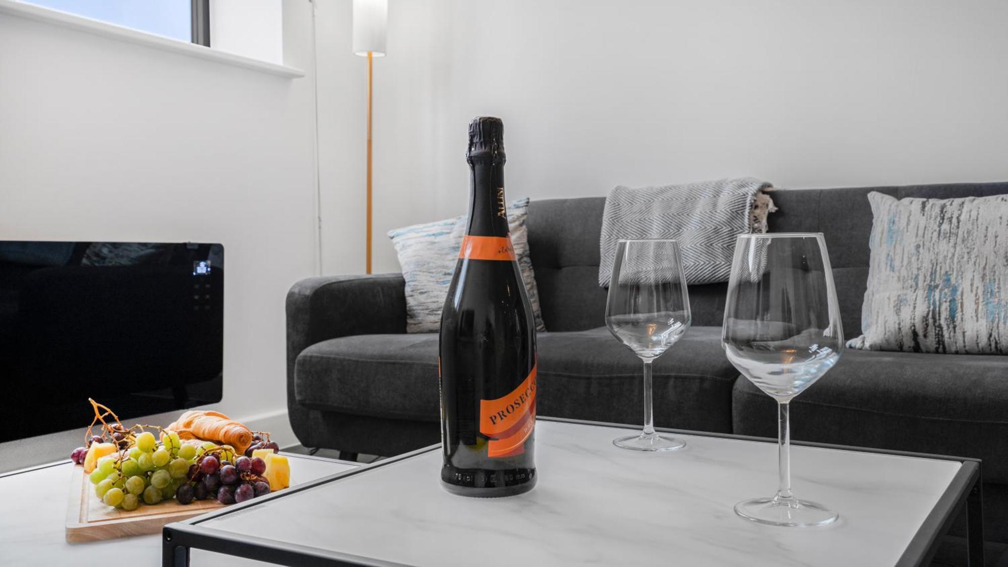 Priority - Modern 2 Bedroom In Centre - Perfect For Family, Business And Leisure By Estate Experts * Birmingham