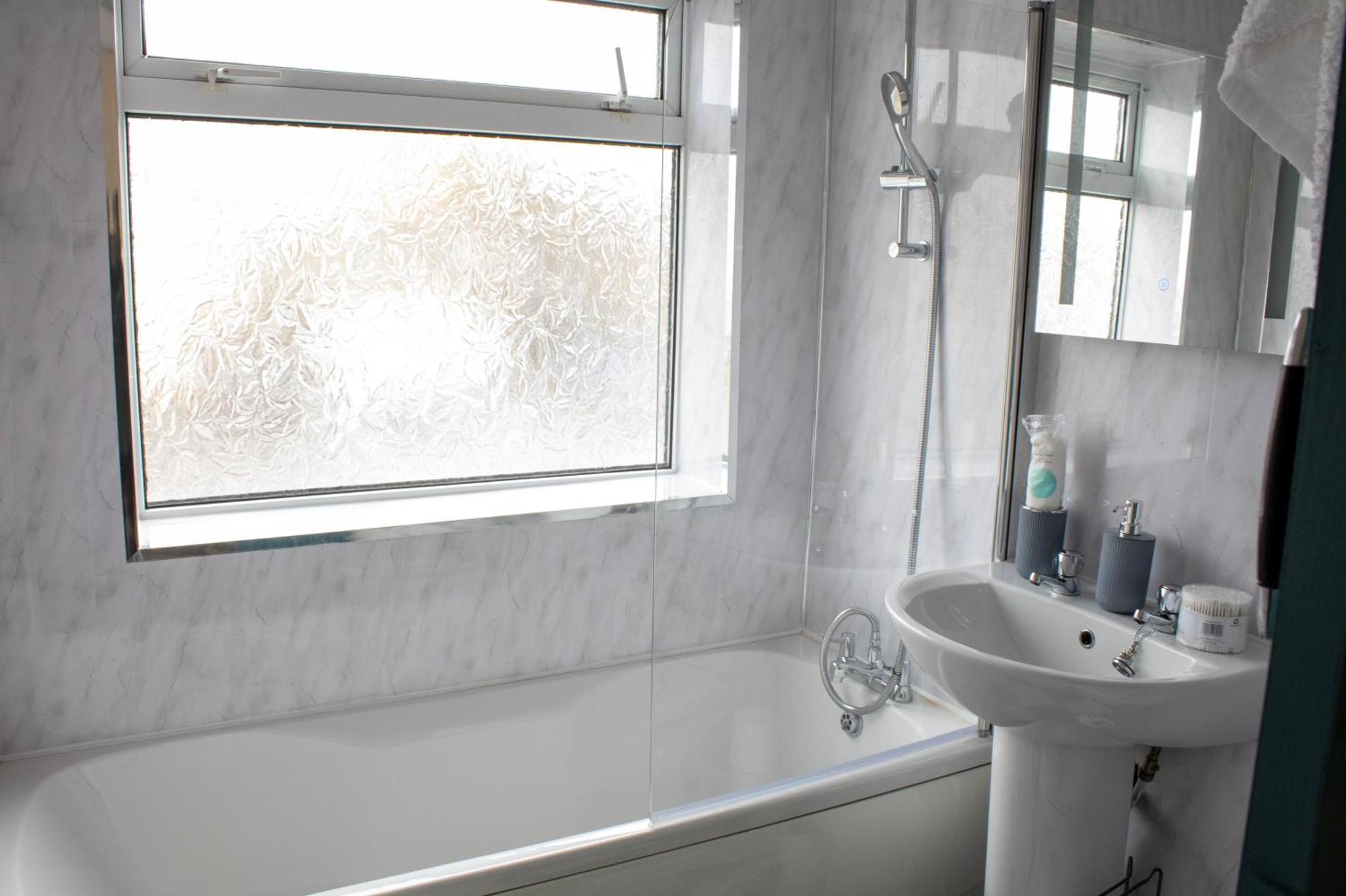 Holiday home Harvard House, Stylish 3 Bedroom House In Solihull 5 Mins To The Nec, Bhx ,jlr With Free Parking Birmingham