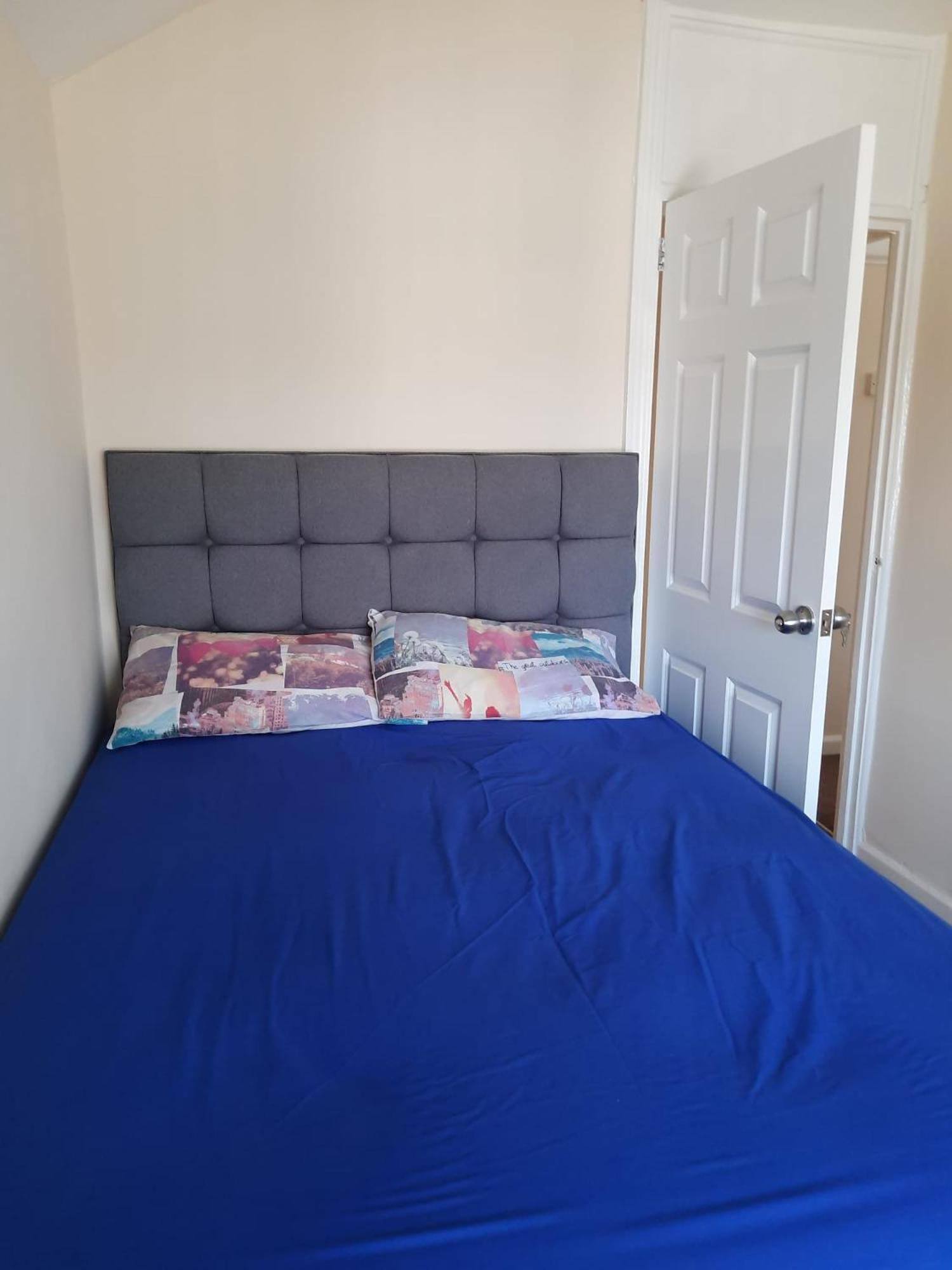 Entire Three Bedroom House In Apartment Birmingham