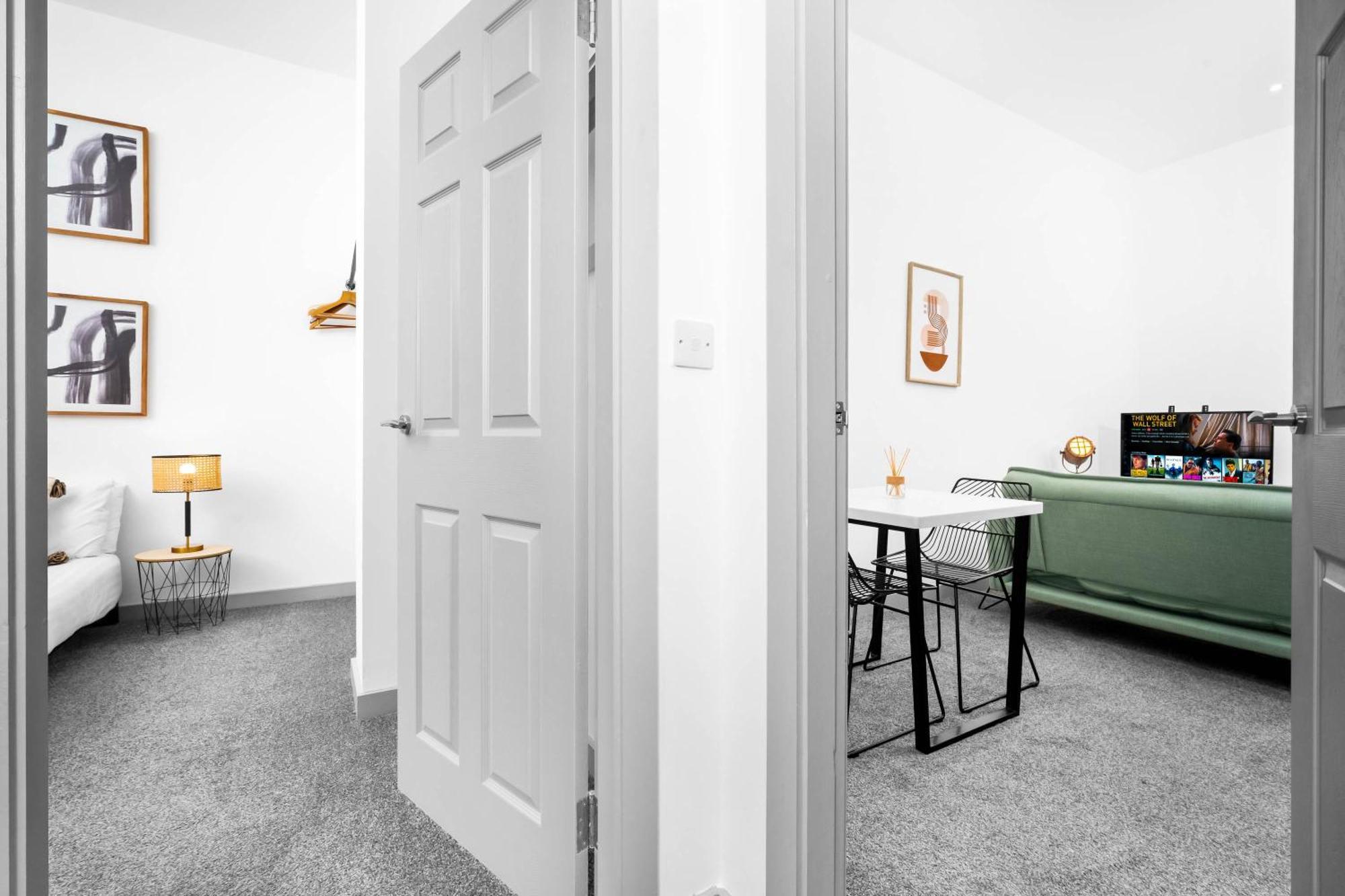 New - Brierley Hill - Parking - Wifi - Netflix - Rated - Excellent Value - 309o * Birmingham