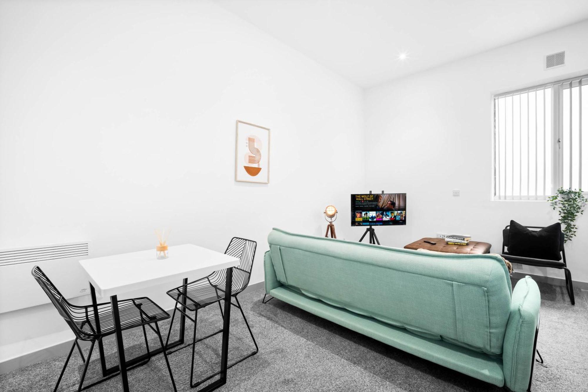 Apartment New - Brierley Hill - Parking - Wifi - Netflix - Rated - Excellent Value - 309o Birmingham