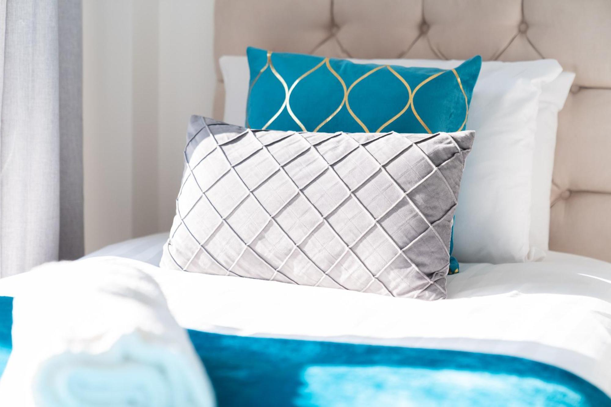 Apartment Stylish Centre - 2 Bed - Secure Parking - 5ac