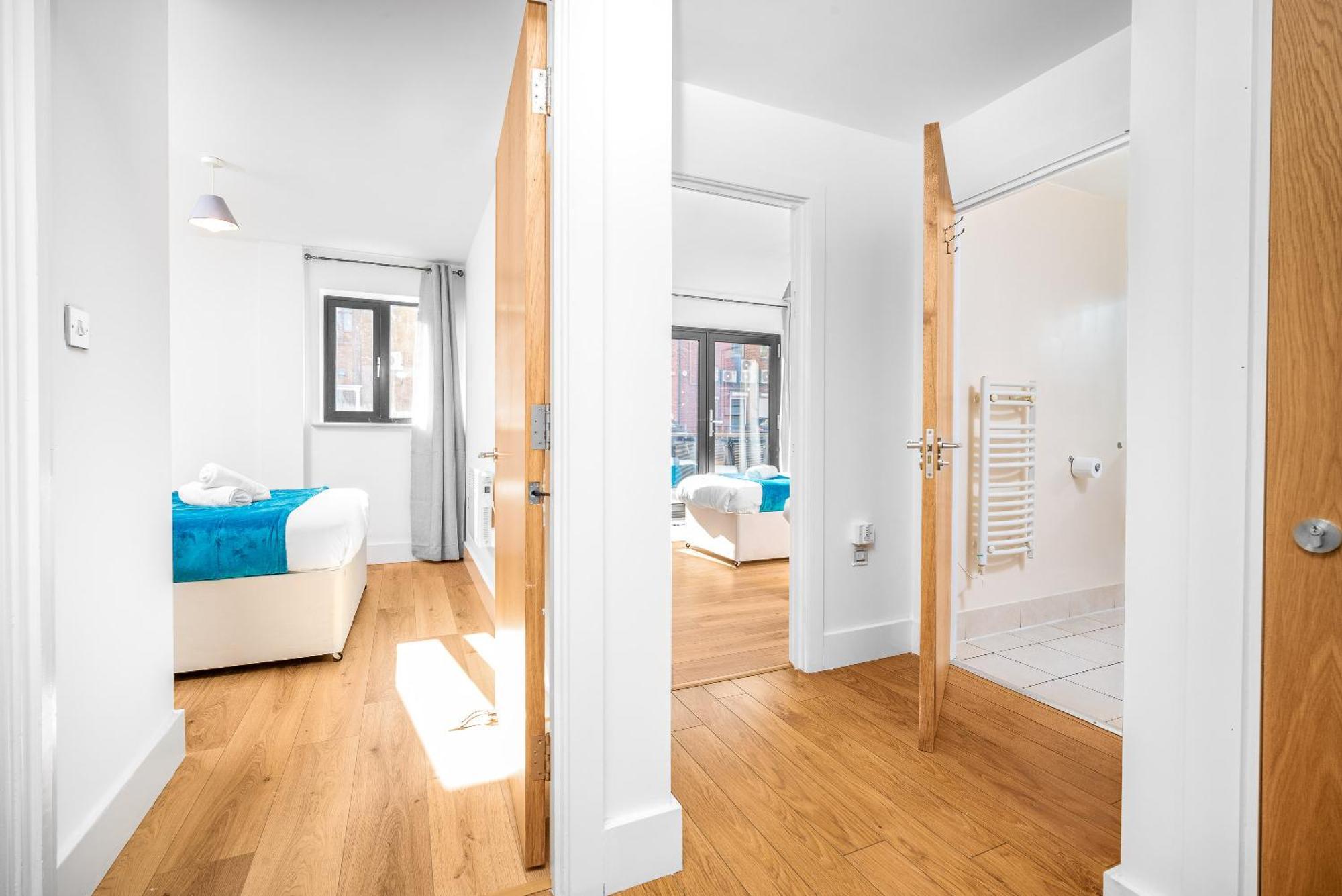 Apartment Stylish Centre - 2 Bed - Secure Parking - 5ac