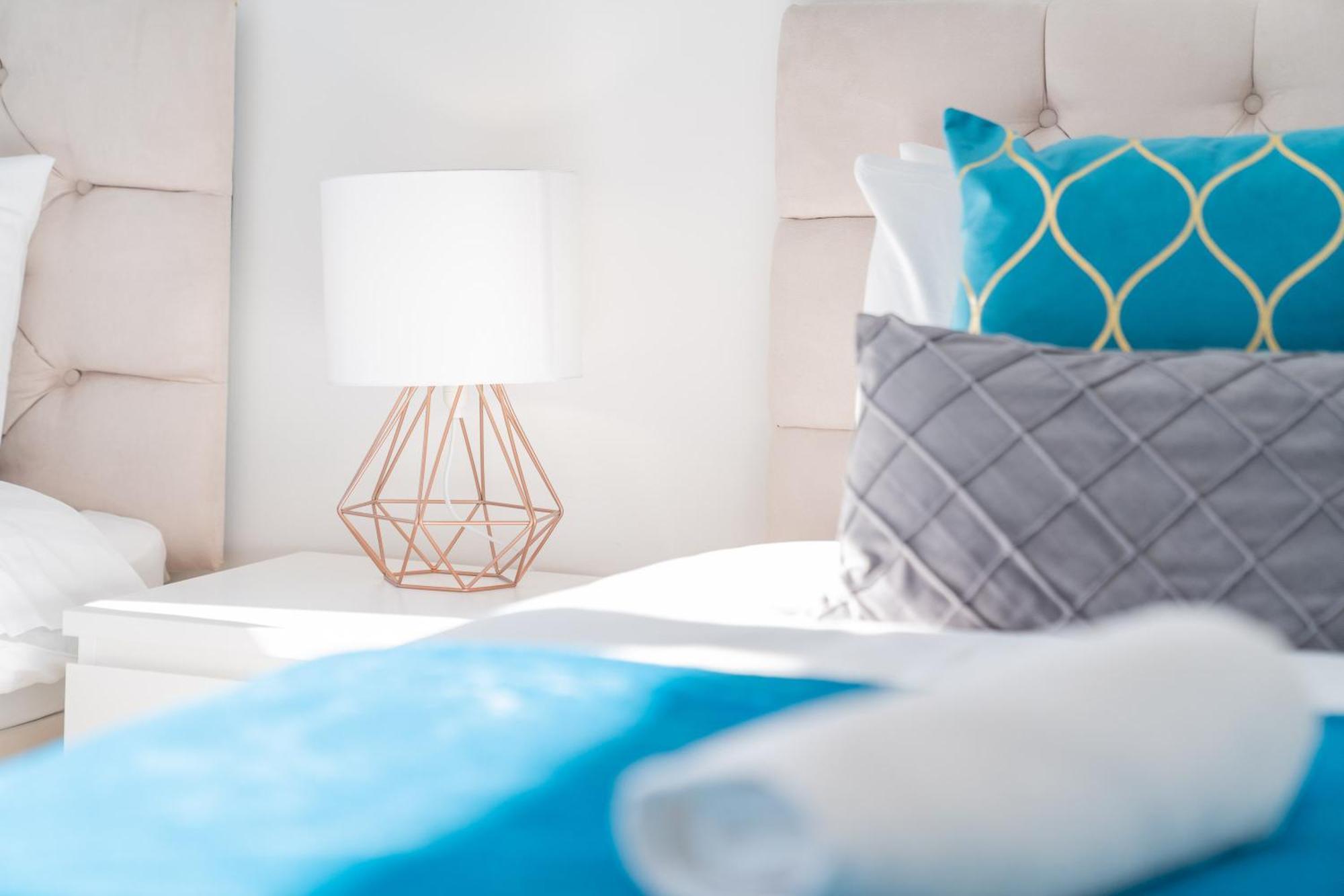 Stylish Centre - 2 Bed - Secure Parking - 5ac Apartment *