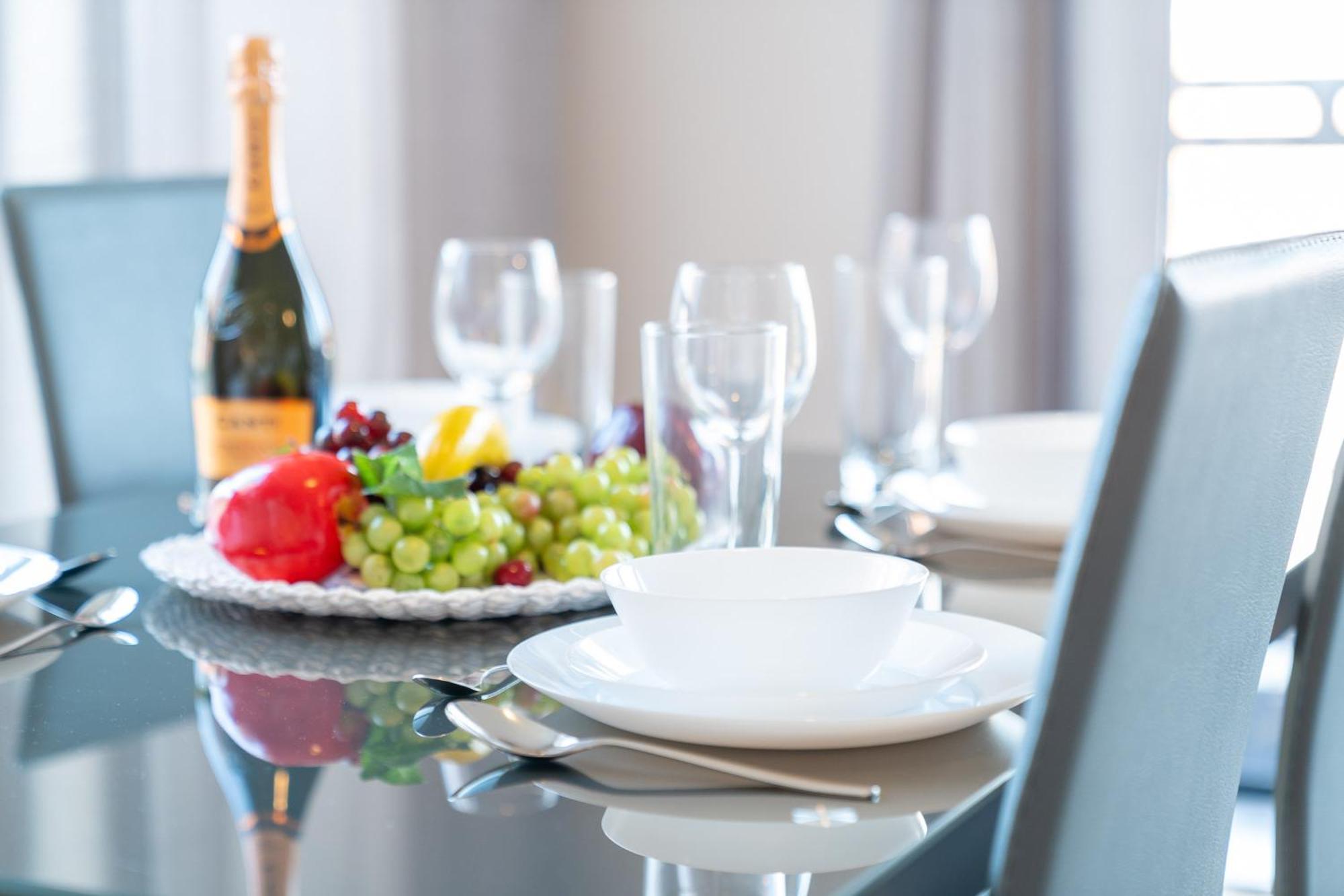 Apartment Stylish Centre - 2 Bed - Secure Parking - 5ac *
