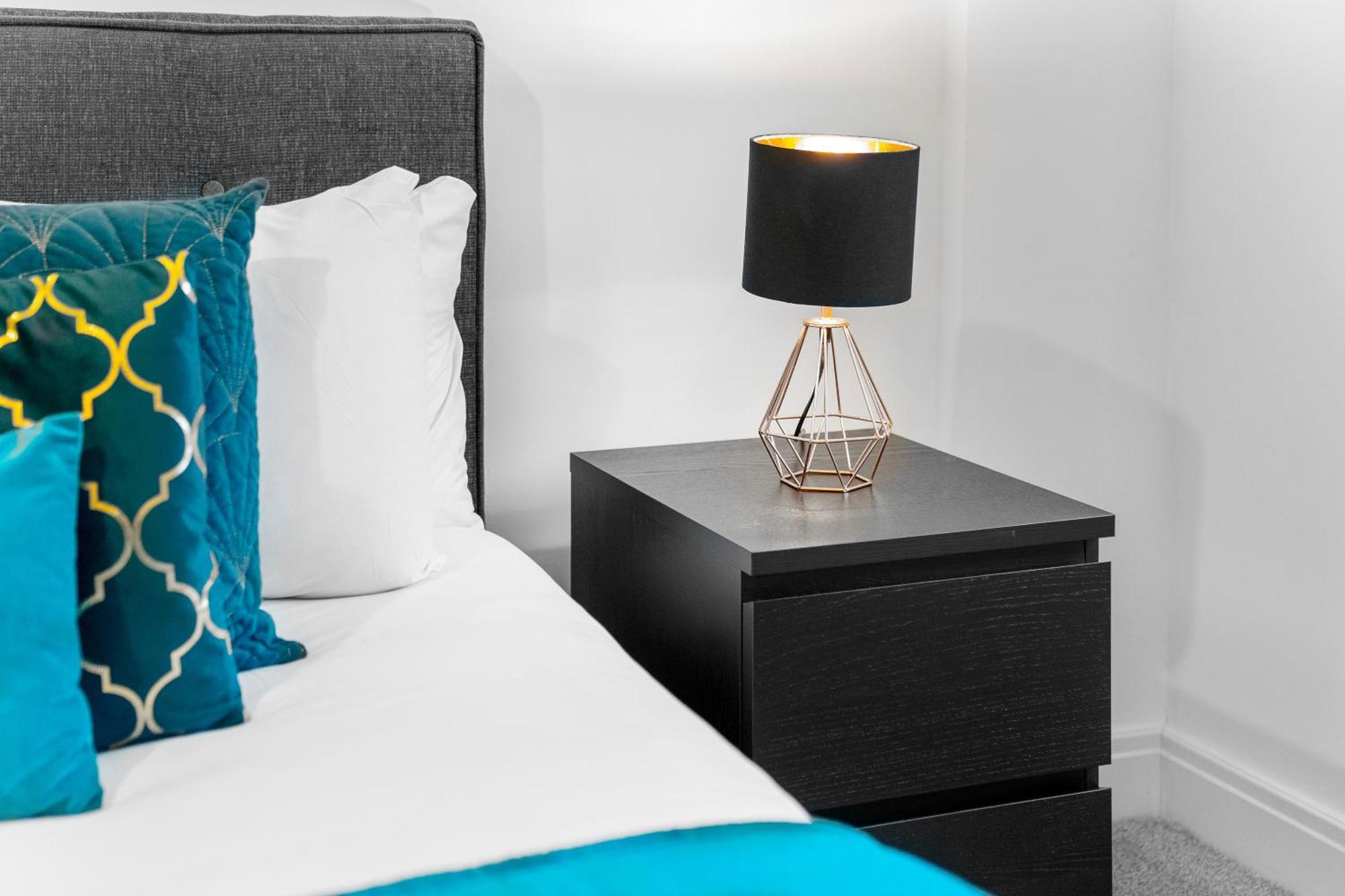 Apartment New Luxe - Secure Parking - Centre - Netflix - Wifi - Rated - 54m *