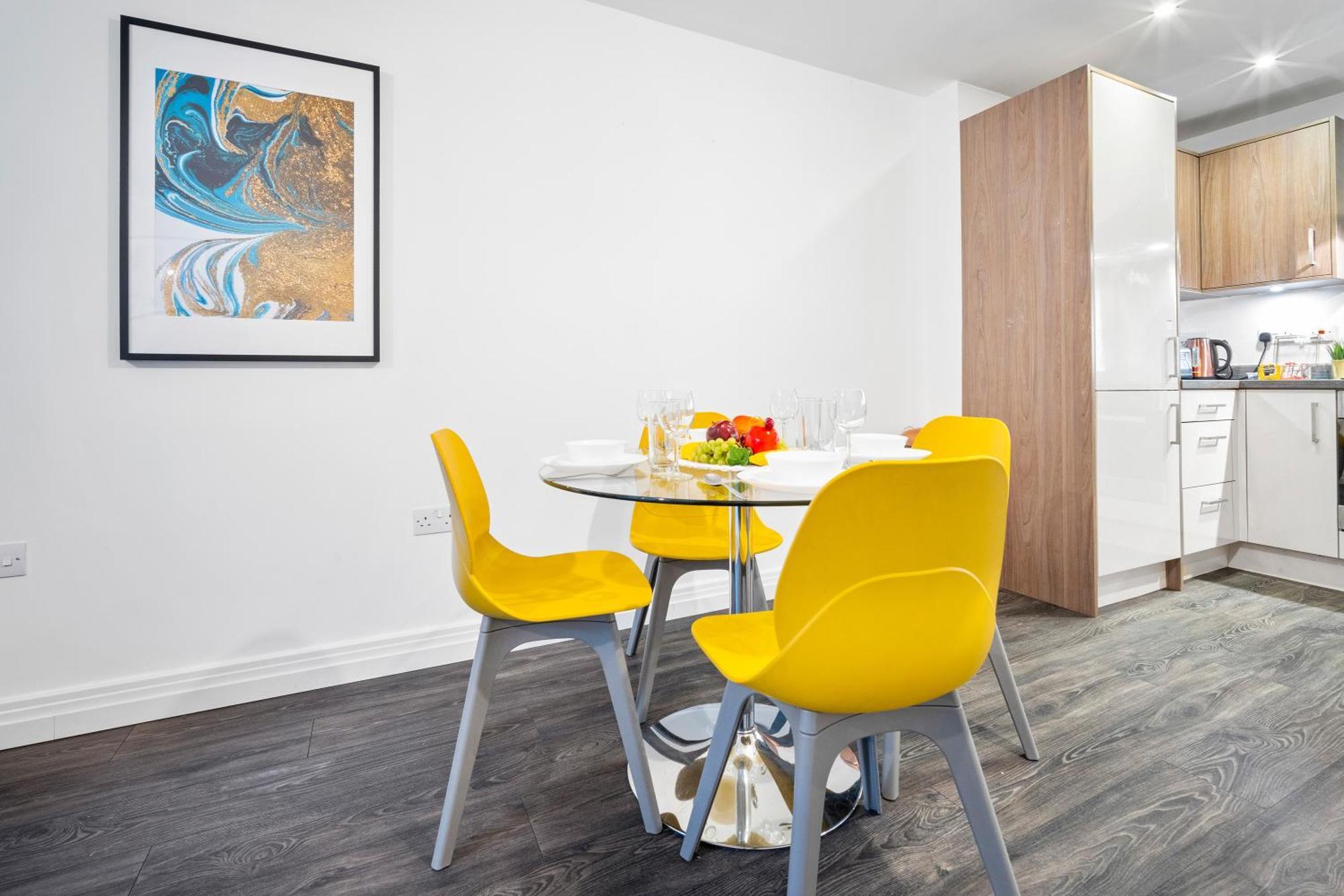 Apartment New Luxe - Secure Parking - Centre - Netflix - Wifi - Rated - 54m *