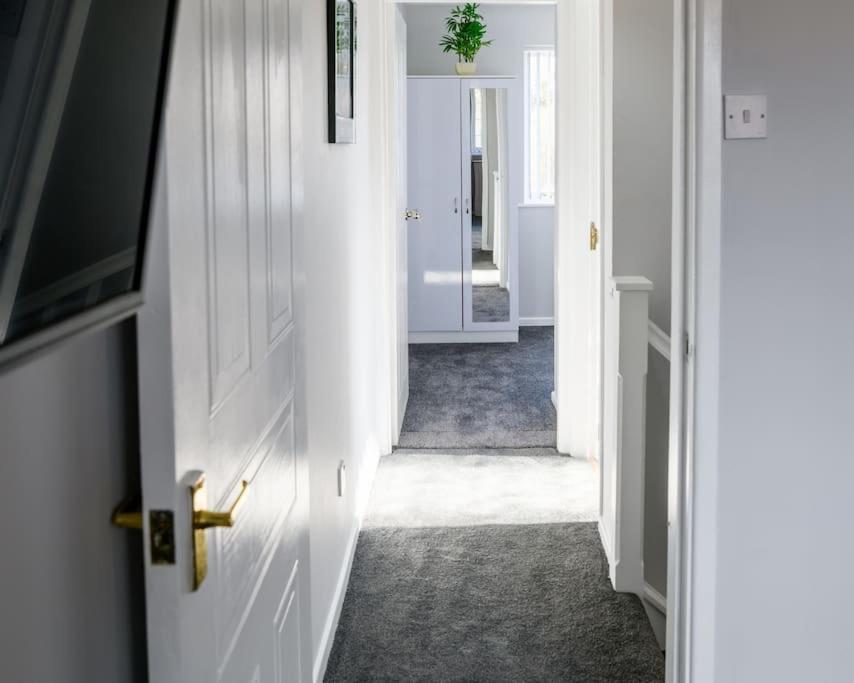 Stylish Two-bed House Sleep Up-to 6
