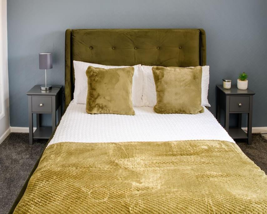 Stylish Two-bed House Sleep Up-to 6 Holiday home *