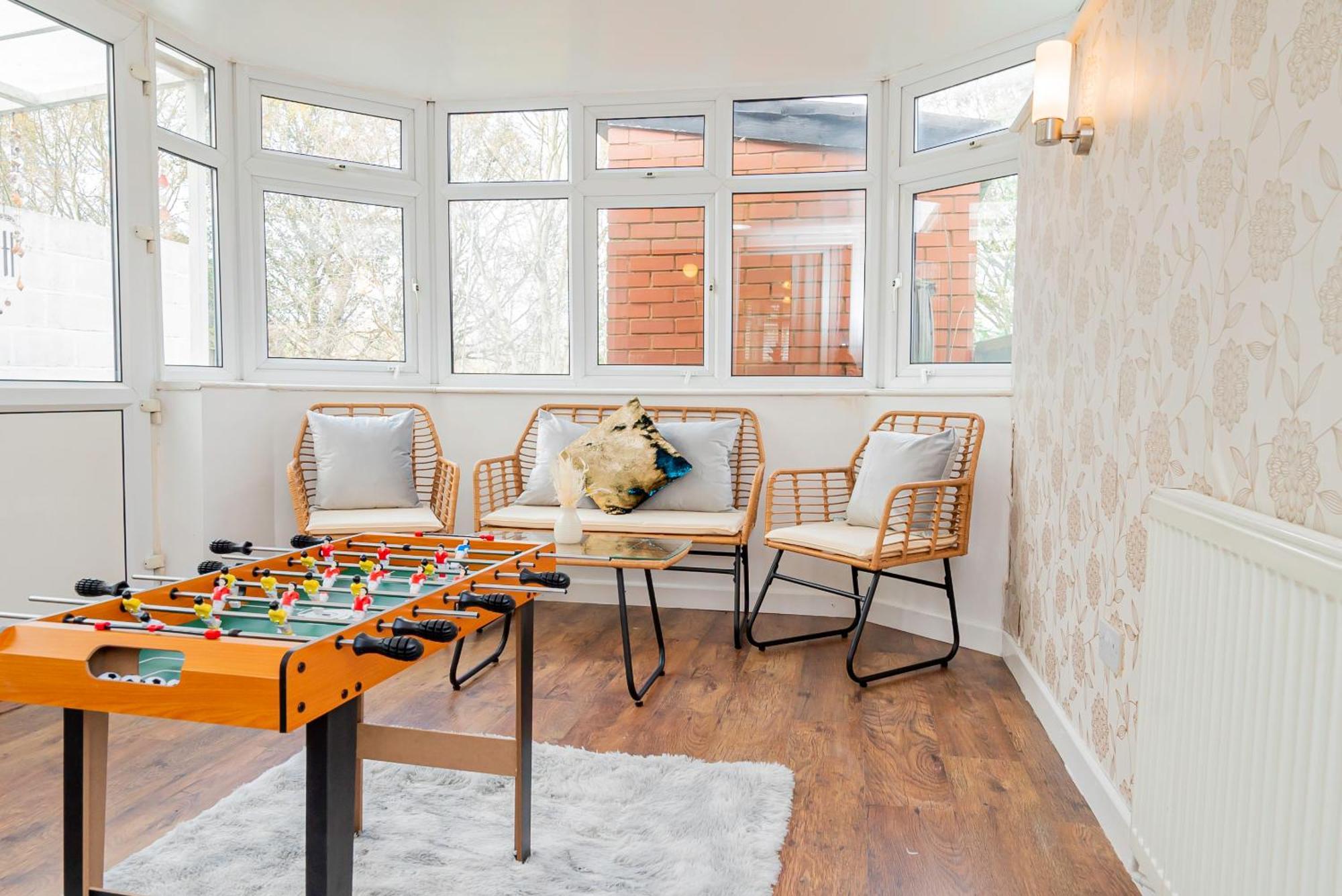 Charming House With Garden Apartment