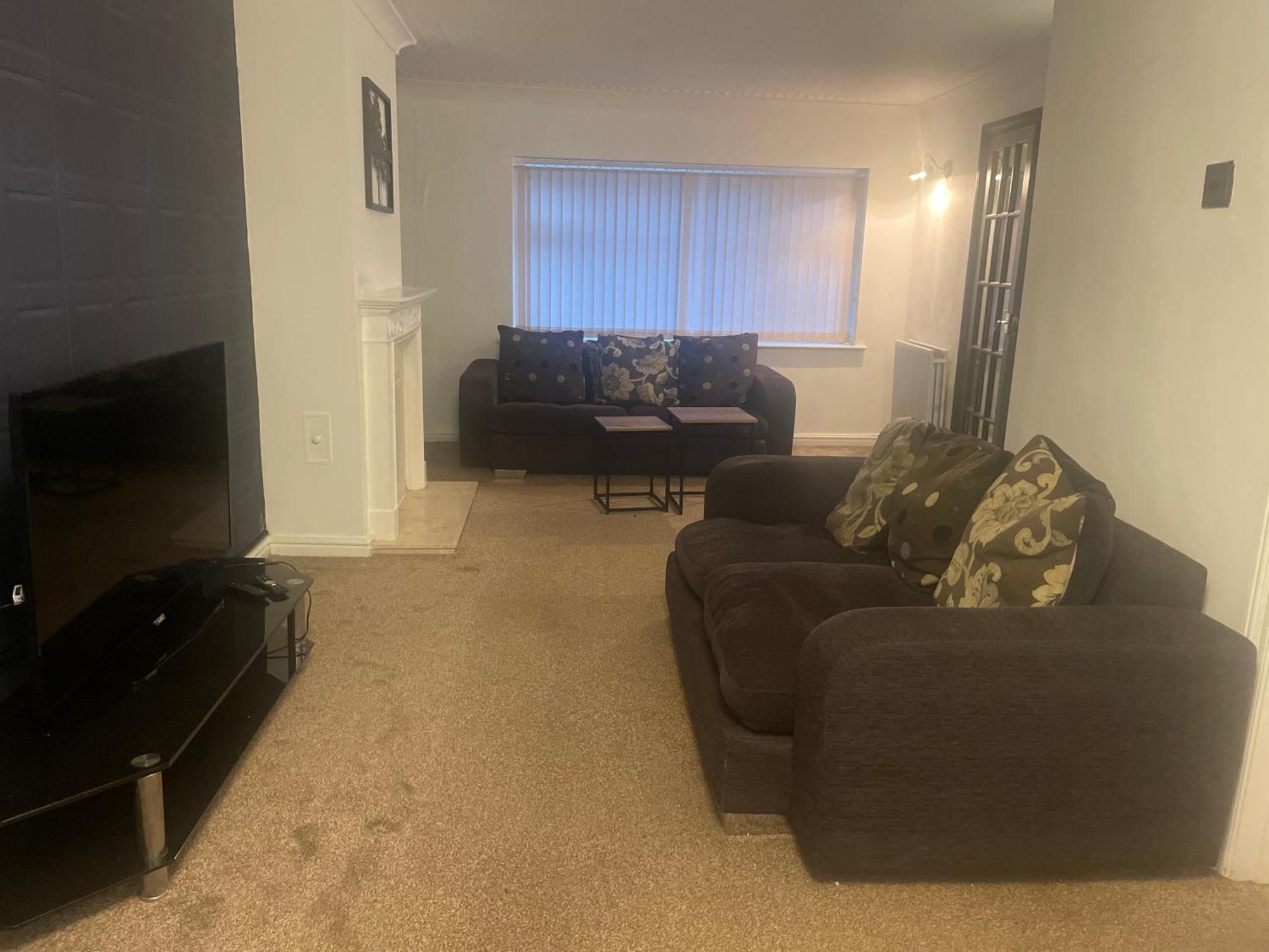 4 Bed Comfy House In *