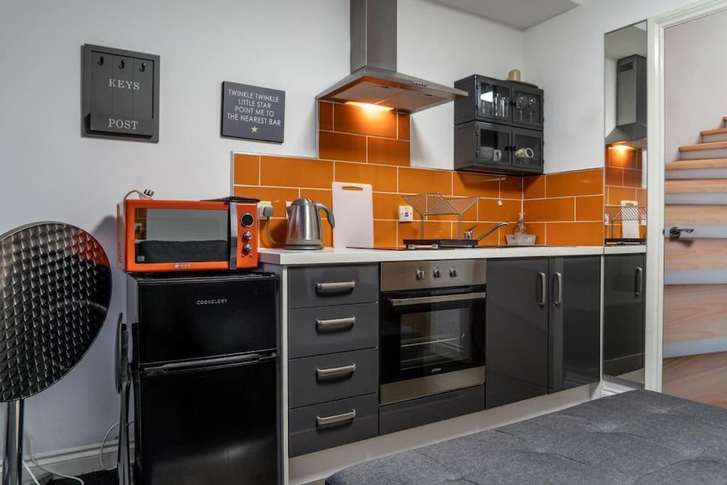 Favorite Studio Flat By Couple N Single Travellers Birmingham