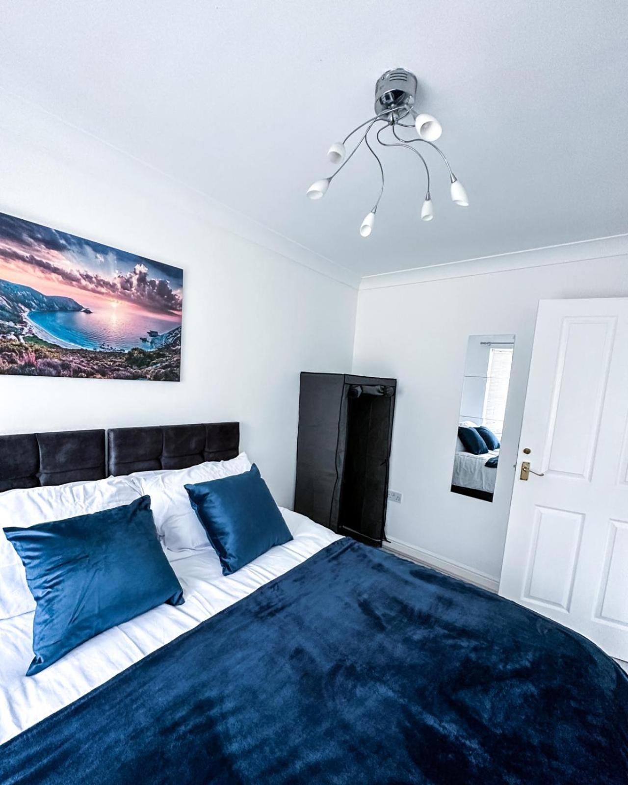 Spacious 6 Bedroom House Near Centre Apartment *