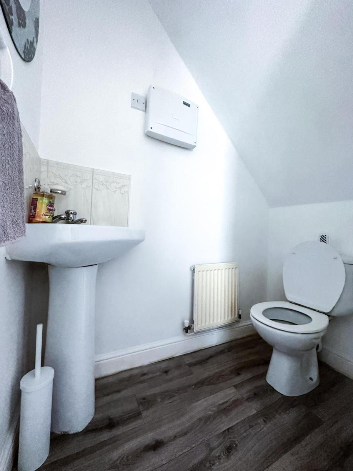 Spacious 6 Bedroom House Near Centre * Birmingham