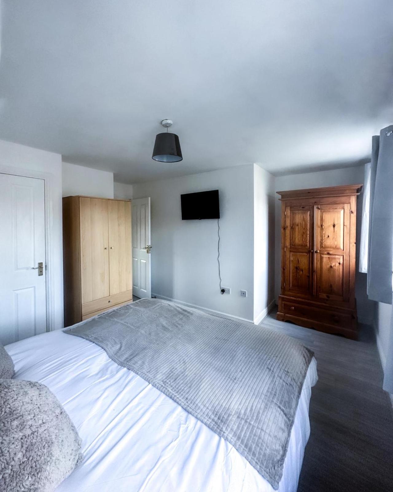 Spacious 6 Bedroom House Near Centre *