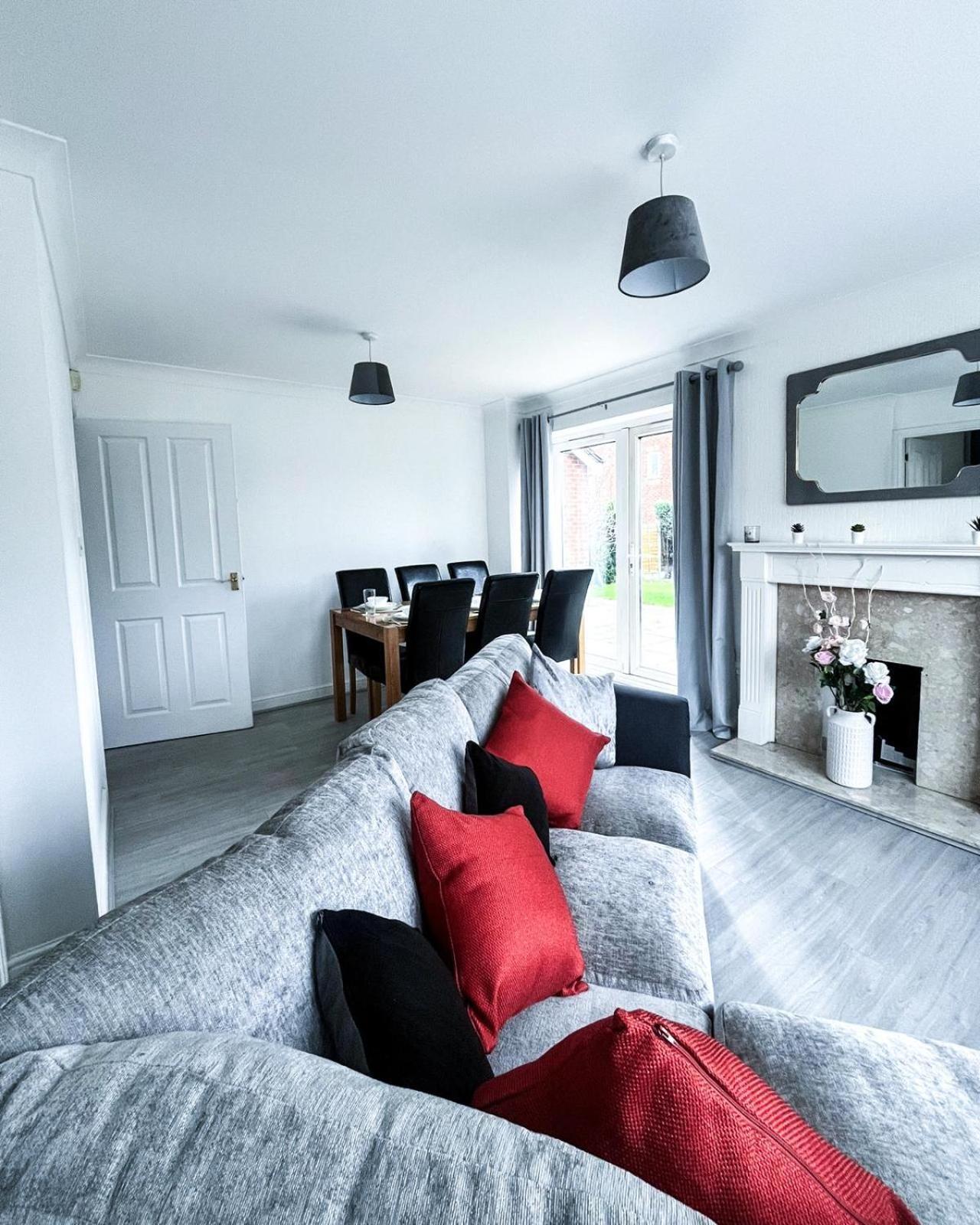 Spacious 6 Bedroom House Near Centre Apartment