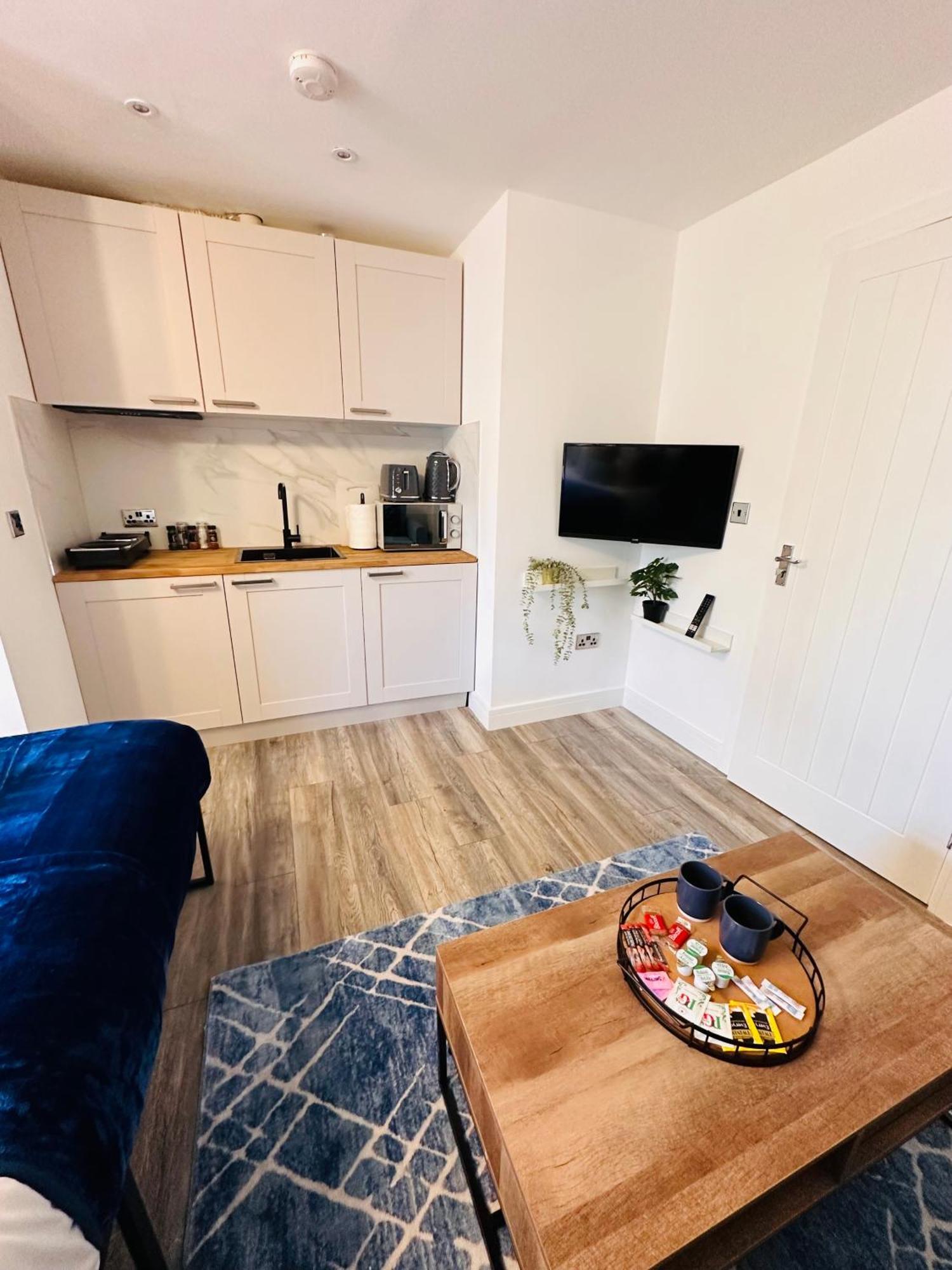 R4 - Luxury Studio Within A Shared House In Harborne Park Road - Guest house Birmingham