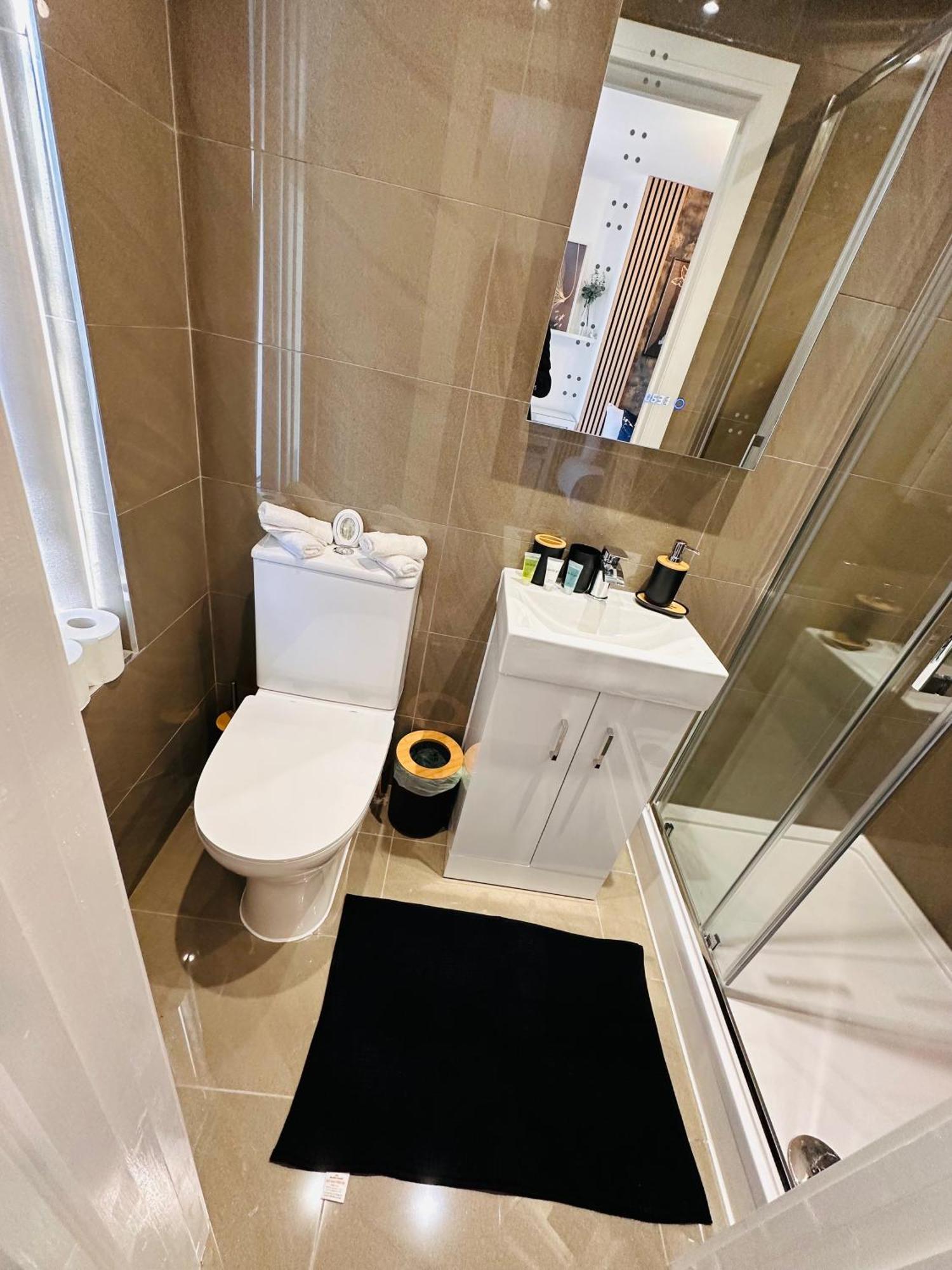 R4 - Luxury Studio Within A Shared House In Harborne Park Road - Guest house