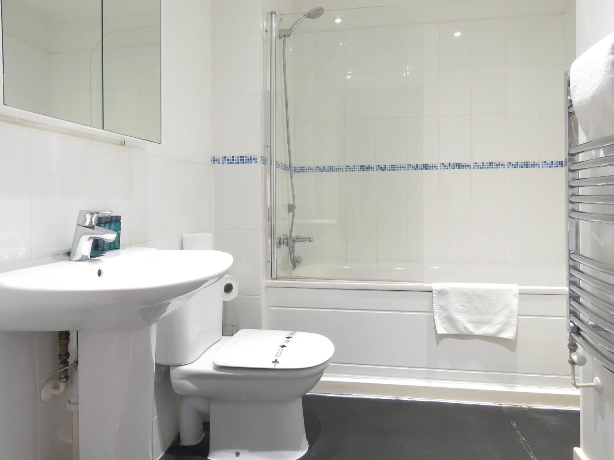 Tudors Esuites Private Garden And Netflix * Birmingham
