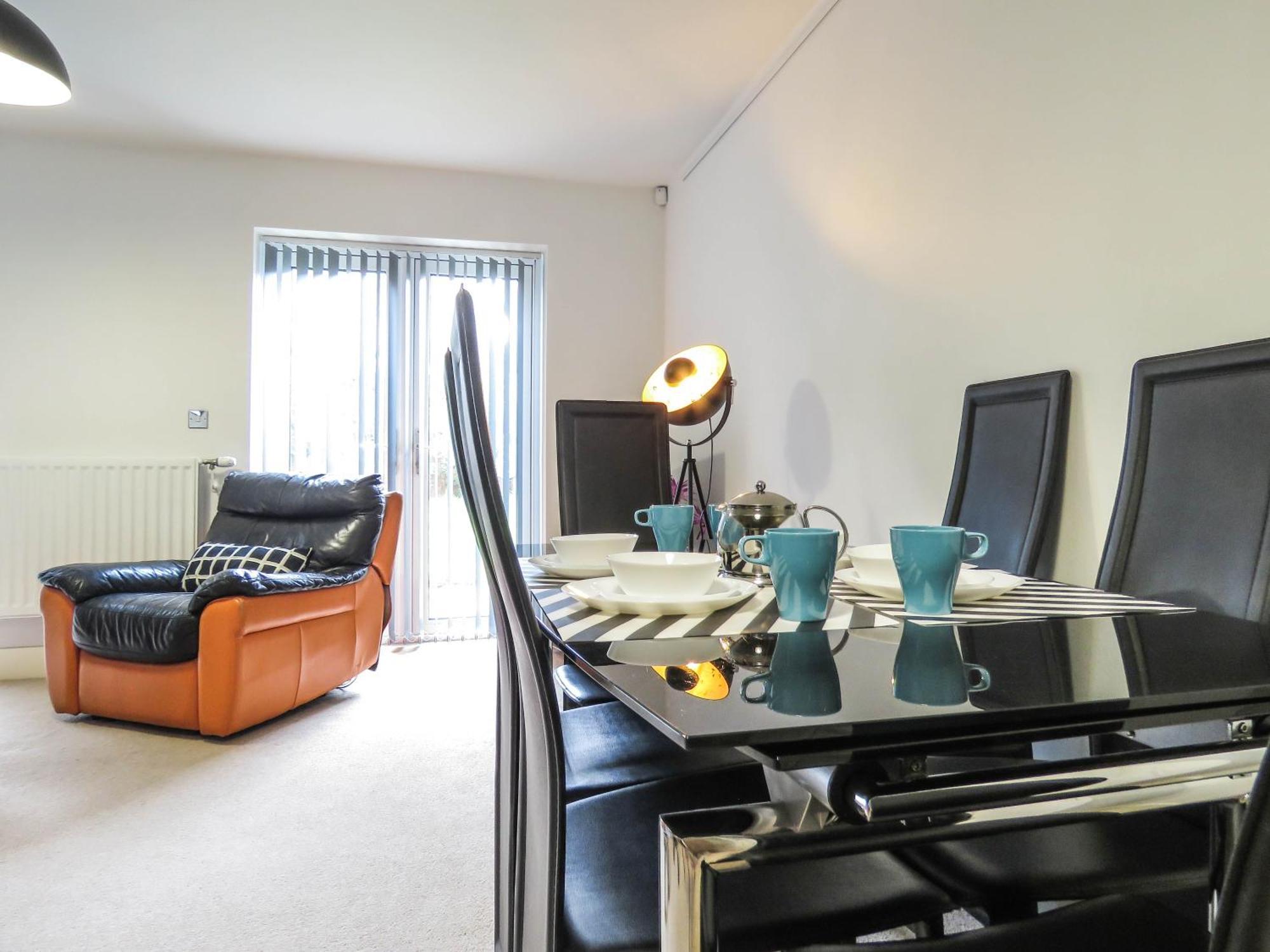 Tudors Esuites Private Garden And Netflix Birmingham