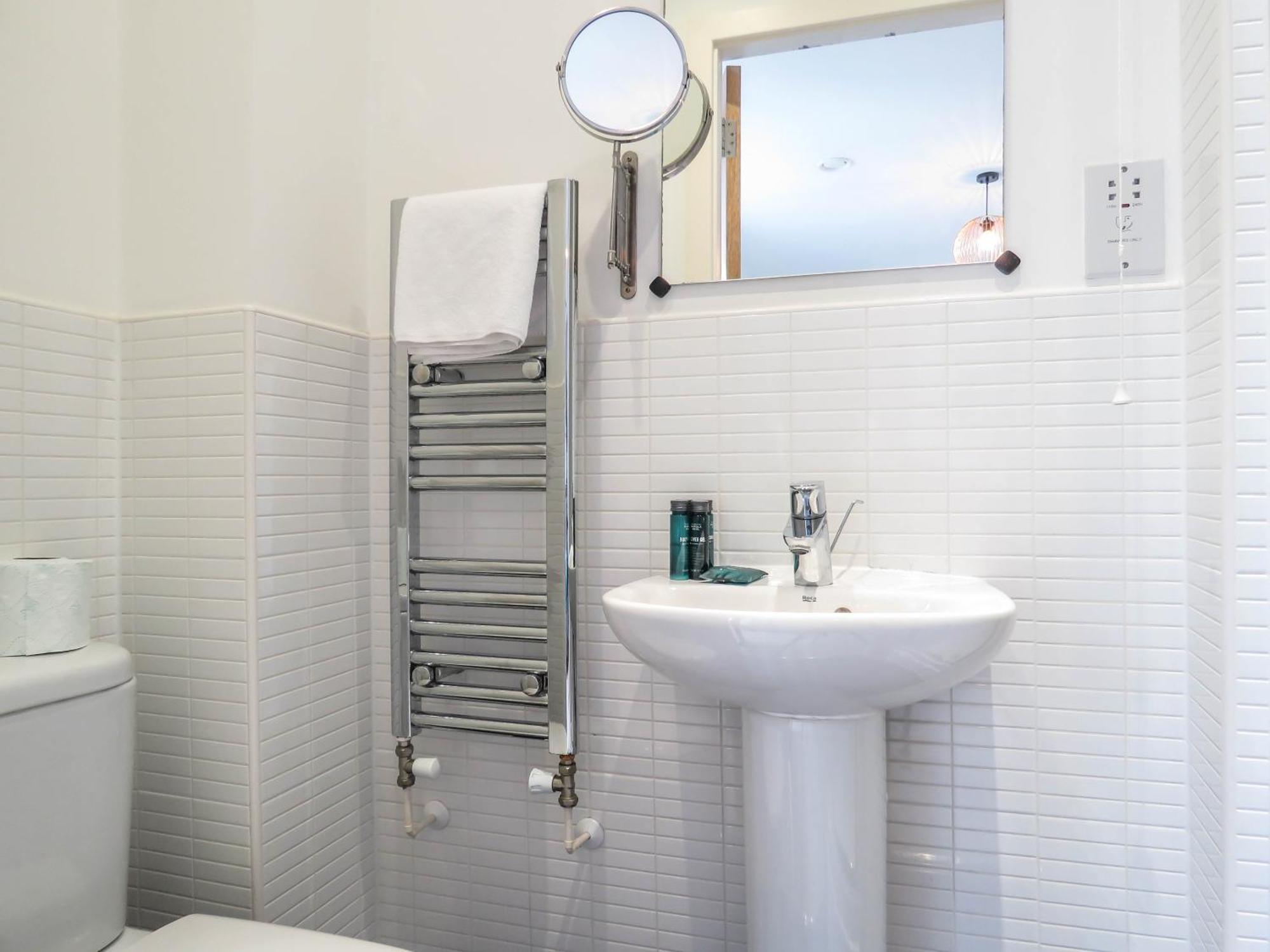 Tudors Esuites Private Garden And Netflix Apartment Birmingham