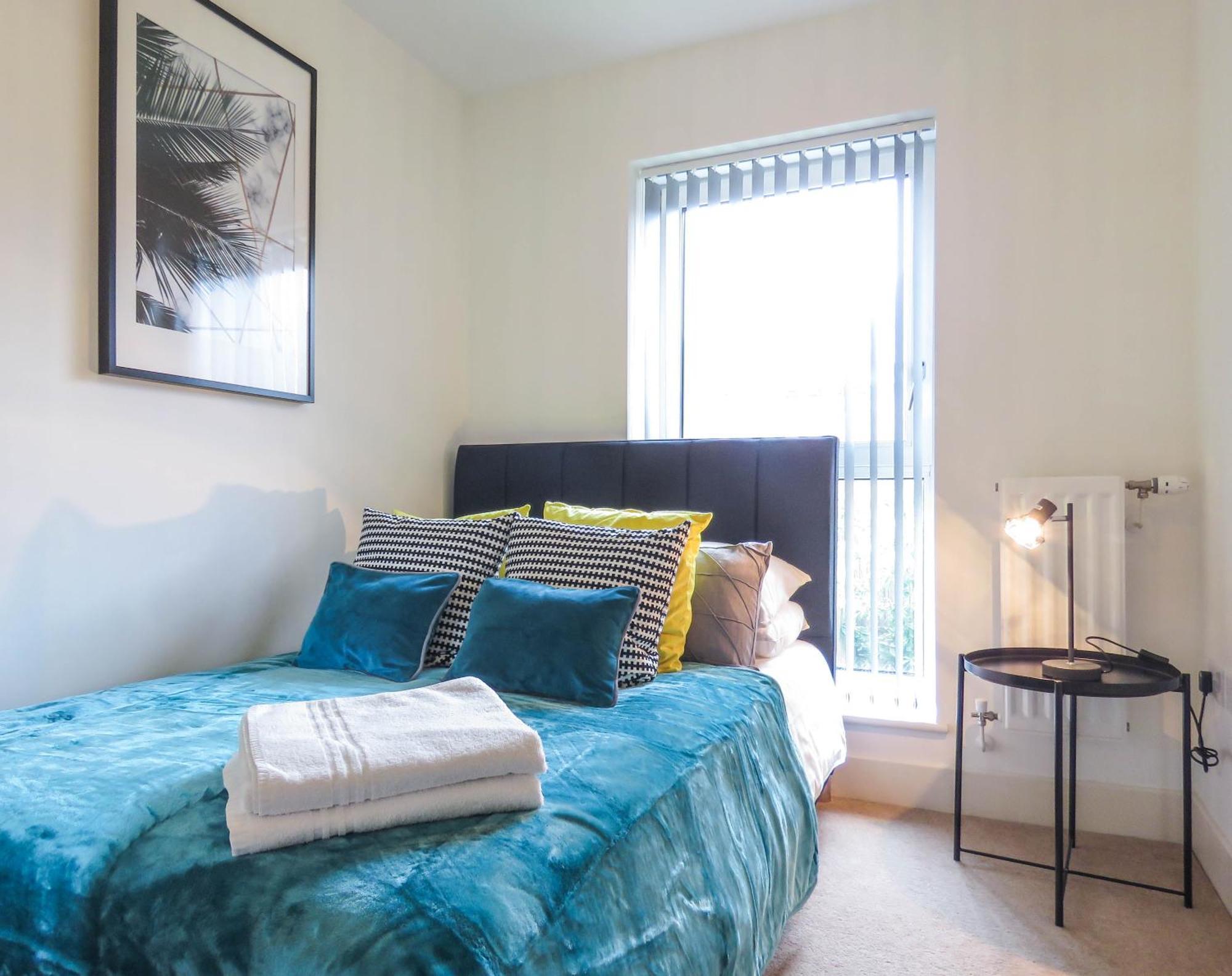 Tudors Esuites Private Garden And Netflix Birmingham