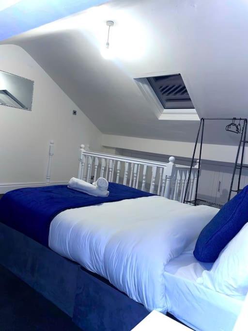 Well Connected 4-bedroom House In Apartment